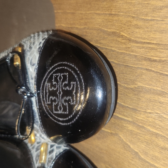 SOLD Tory Burch Flats size 7.5 - Picture 7 of 15